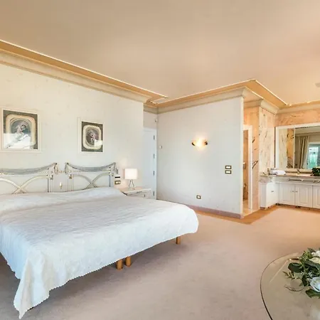 Sleeps 10 Pool Air Con Wifi *