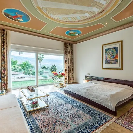 Villa Sleeps 10 Pool Air Con Wifi