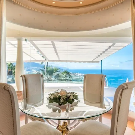 Villa Sleeps 10 Pool Air Con Wifi *